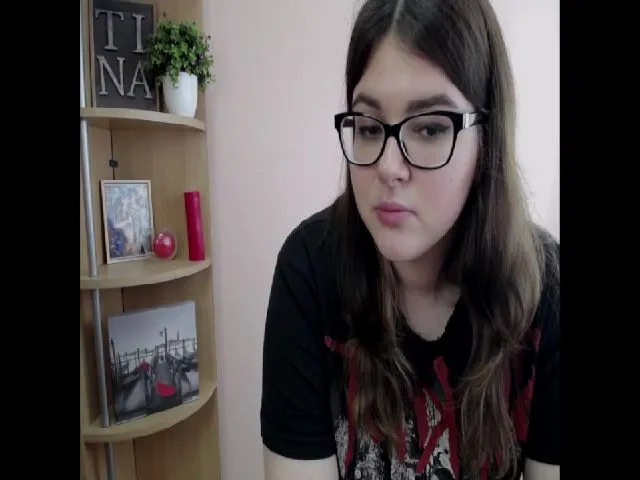 Live sex webcam photo for SweetyTinna #255889495