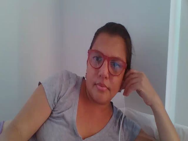 Live sex webcam photo for SweetLola01 #255156326