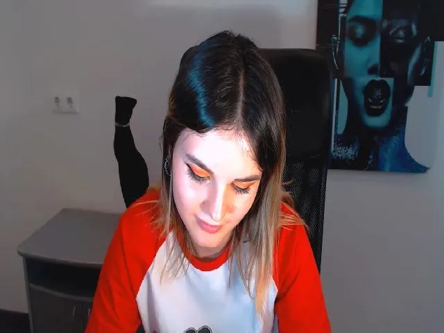 Live sex webcam photo for EmilyFar #264197068
