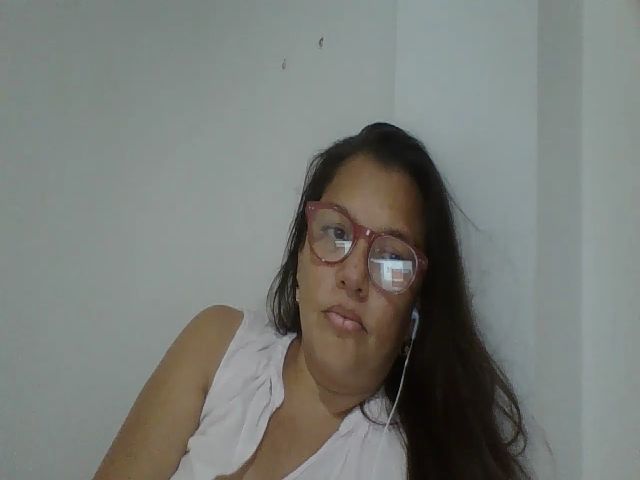 Live sex webcam photo for SweetLola01 #254370094