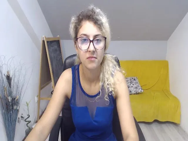 Live sex webcam photo for CurlyBella #252409090