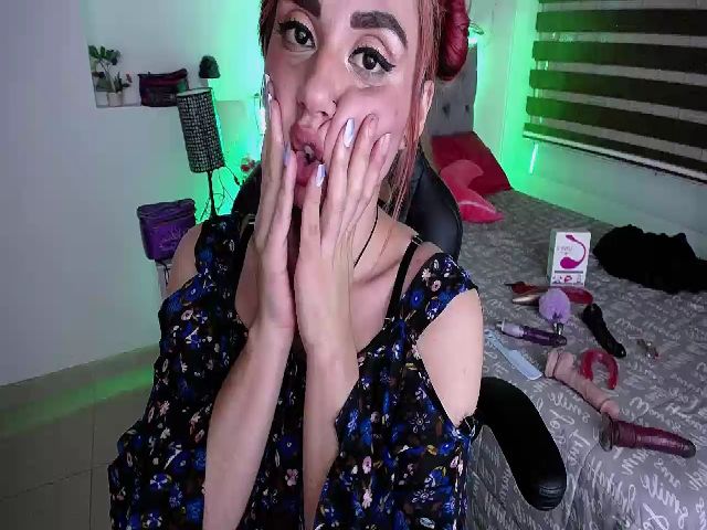 Live sex webcam photo for Cristal_19 #255049017