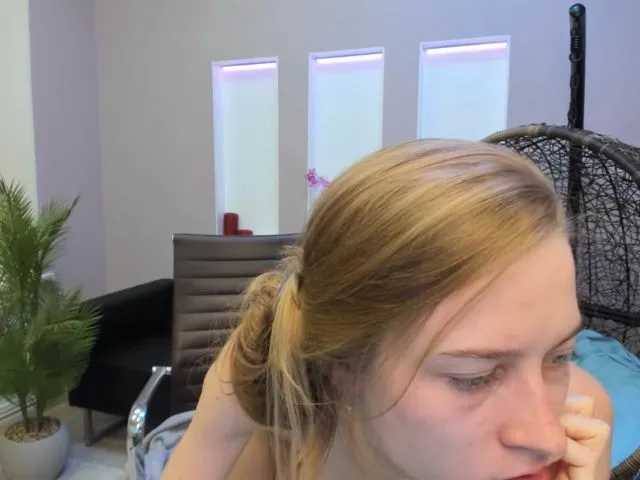 Live sex webcam photo for MarleyCandy #256677276