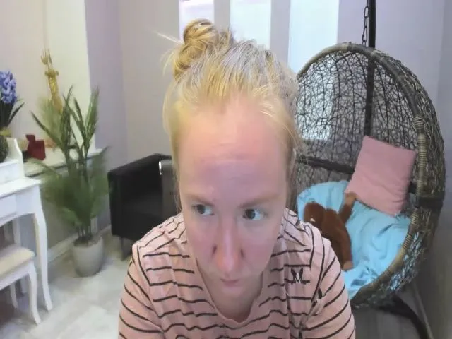 Live sex webcam photo for StunningKelly #255256199