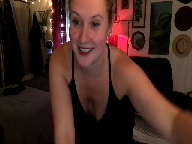 Live sex webcam photo for RadRosie #262371685