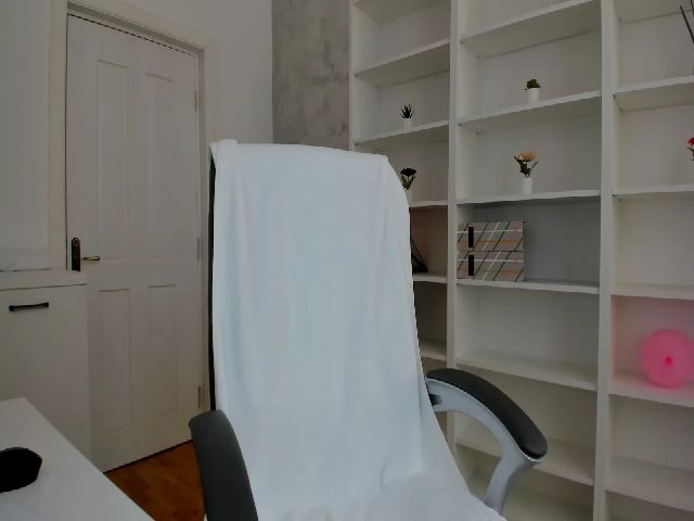 Live sex webcam photo for VanessaCroft #259240421