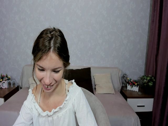 Live sex webcam photo for LindaReyy #258821142