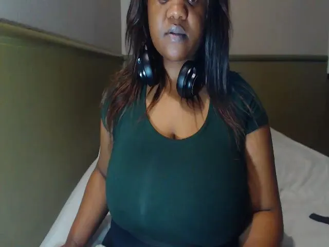Live sex webcam photo for Explodeinmex #253933067