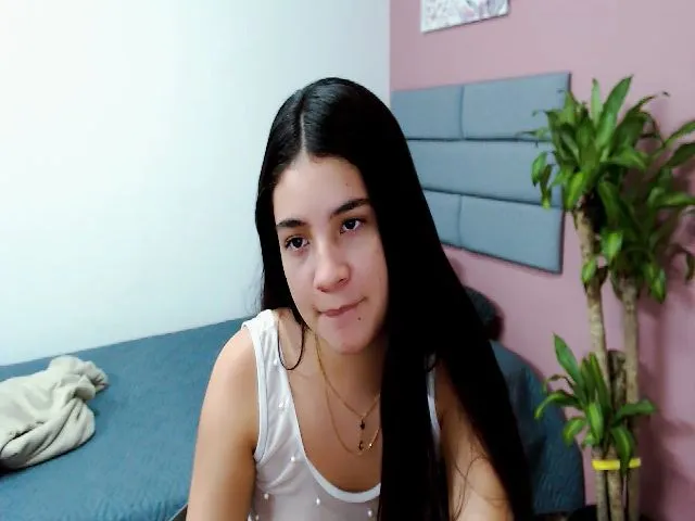Live sex webcam photo for ella_gamer #264381458