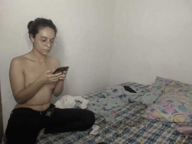 Live sex webcam photo for Maddyebela24 #248506339