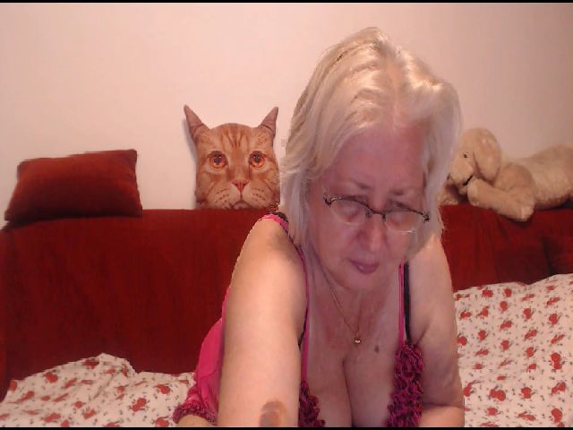 Live sex webcam photo for HelenaSteel #253868733