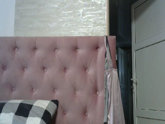 Live sex webcam photo for Jessica1717 #265494237