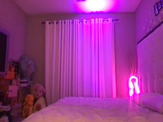 Live sex webcam photo for LexiVixi #252469746