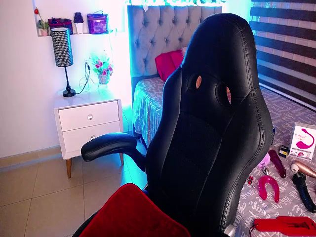 Live sex webcam photo for Cristal_19 #256175613