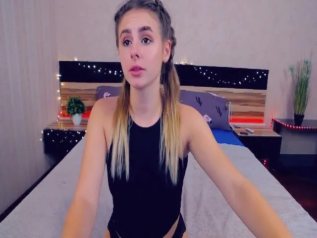 Live sex webcam photo for MissGadriela #255654924