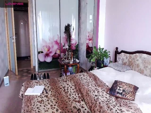 Live sex webcam photo for JuliannaLux #254412822