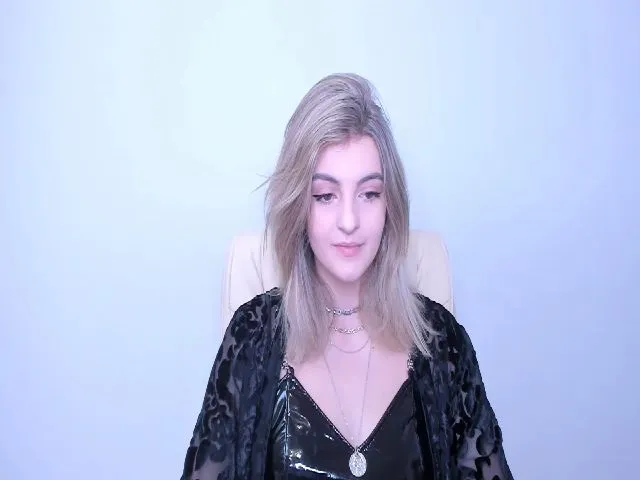 Live sex webcam photo for HelelGretta #253352565