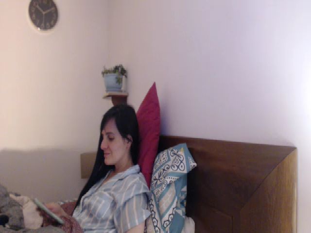 Live sex webcam photo for isabellazee2 #258409012