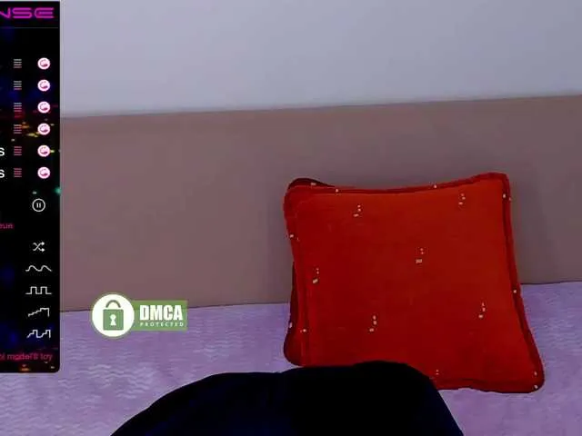 Live sex webcam photo for JenniferBomb #241137886