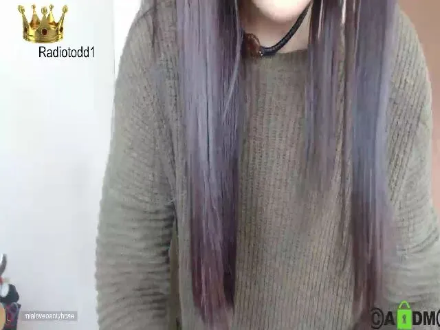 Live sex webcam photo for Miahot21 #257043783