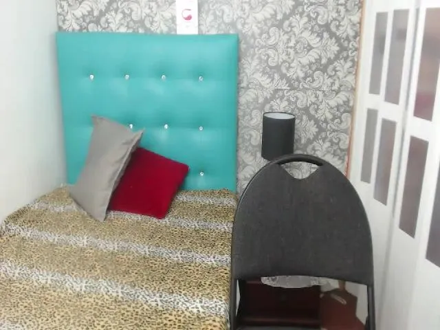 Live sex webcam photo for gia_cooper #263007678