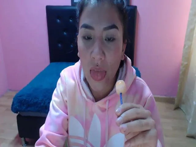 Live sex webcam photo for Emmaafox #255435124