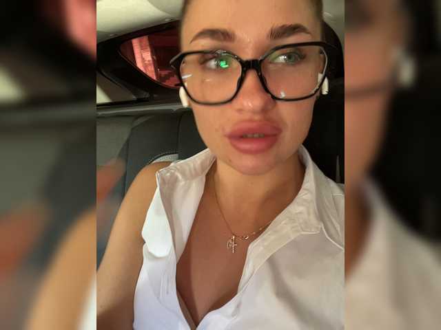 Live sex webcam photo for KettyPretty25 #251783732