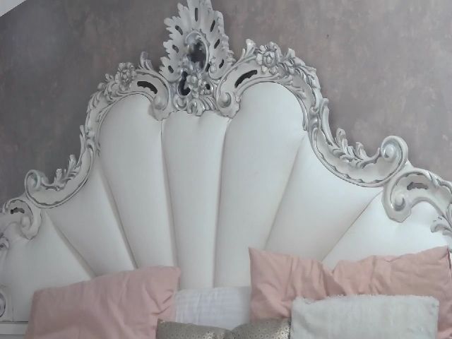 Live sex webcam photo for SoffyyHot #258920118