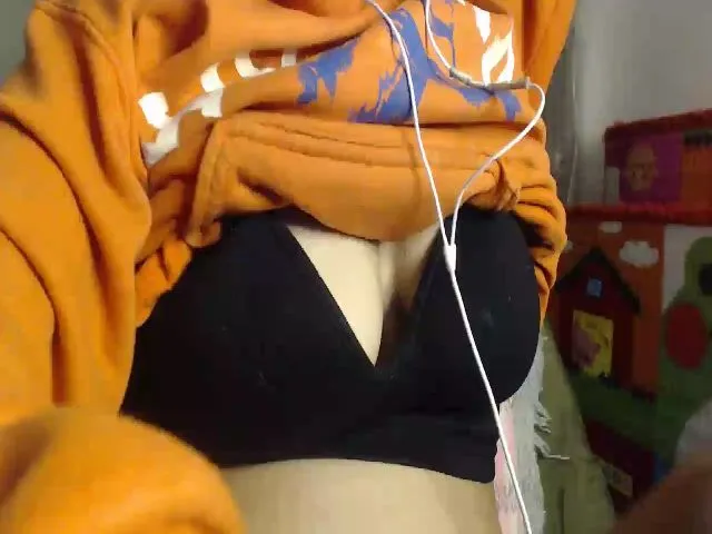 Live sex webcam photo for CHILENITAHOT #262492420