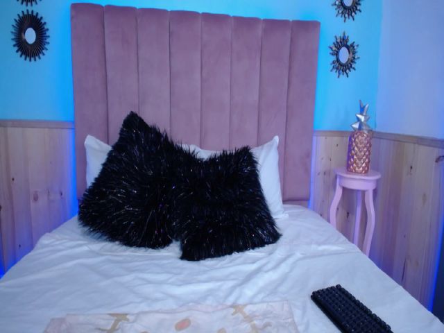 Live sex webcam photo for MeganJobs20 #262252628