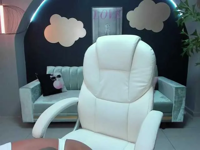 Live sex webcam photo for AlishaSanders #241290632