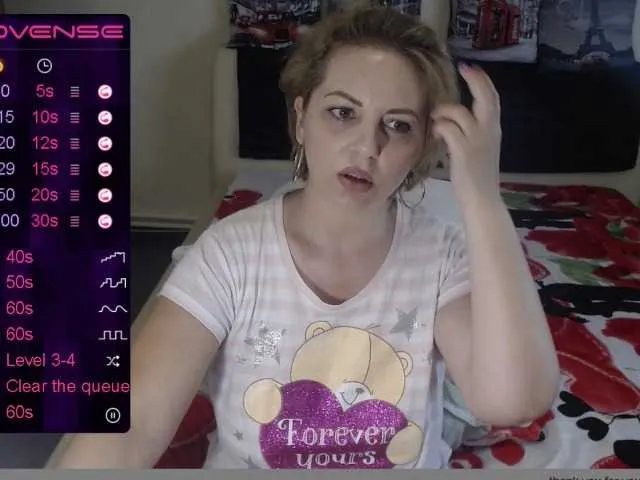 Live sex webcam photo for EllaSwan #260478215