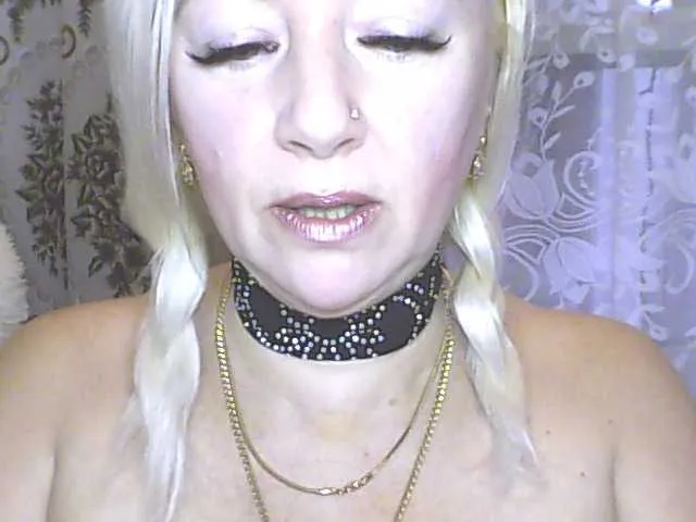 Live sex webcam photo for AnnaSnowy #241047622