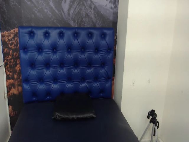 Live sex webcam photo for Cleo_e #253098688