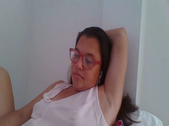 Live sex webcam photo for SweetLola01 #254884852