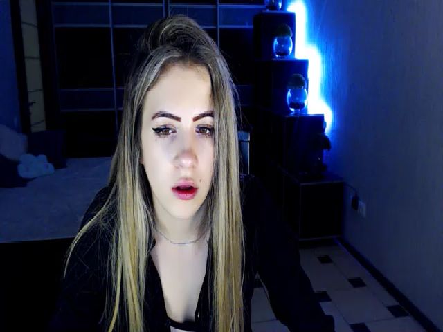 Live sex webcam photo for LannaBlue #253896781