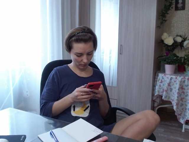 Live sex webcam photo for EmilyWild18 #241165916