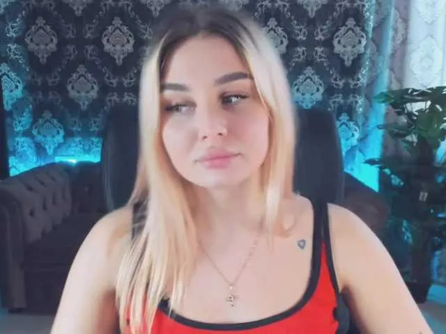 Live sex webcam photo for MillaDoll #241210245
