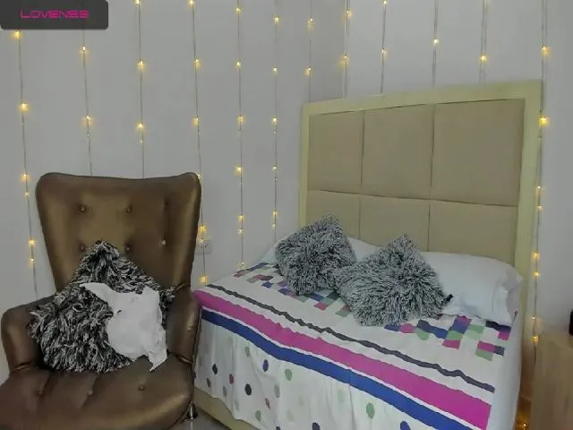 Live sex webcam photo for Violeth_96_ #258515932