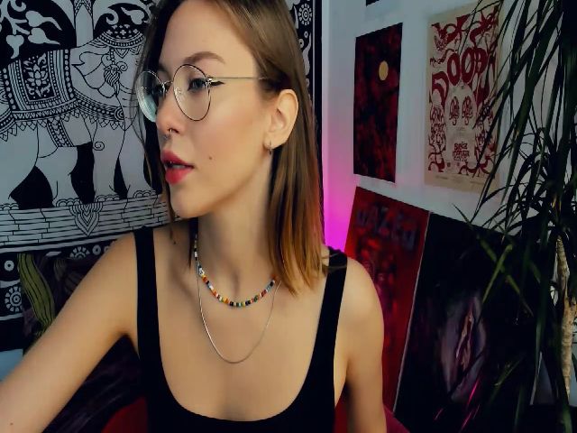 Live sex webcam photo for Aliceum #258523039