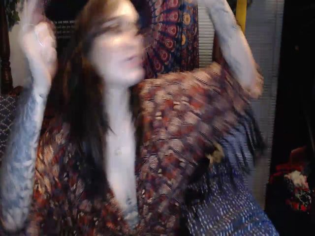 Live sex webcam photo for LlittleLlama #255631401