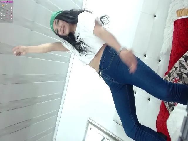 Live sex webcam photo for Arabelajoys #263986336