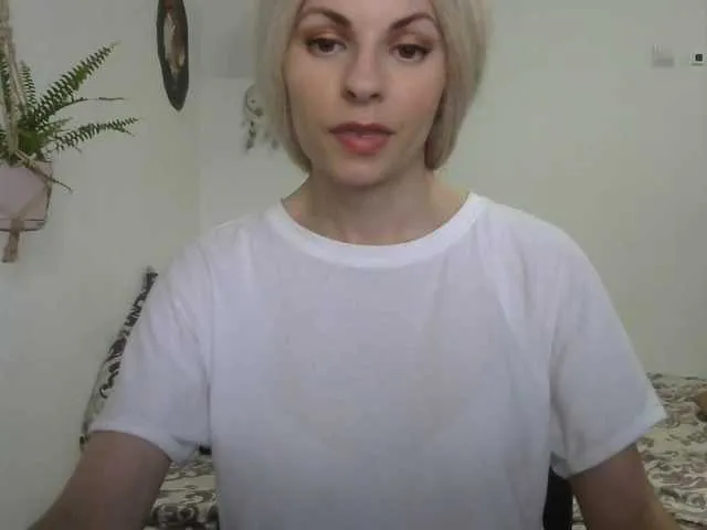Live sex webcam photo for Nymphaea #264872348
