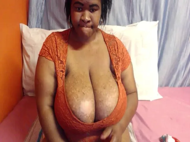 Live sex webcam photo for Sweetnozie #253057447