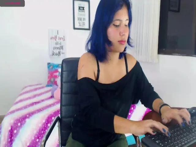 Live sex webcam photo for Emily_2016 #260539158