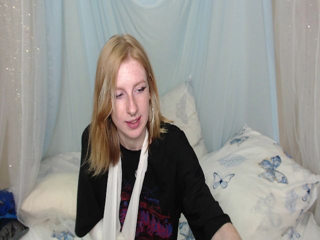Live sex webcam photo for ImFoxx #255894418