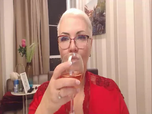 Live sex webcam photo for LadyXAnna #262842091