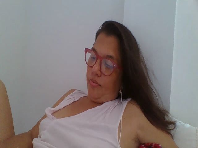 Live sex webcam photo for SweetLola01 #262716986