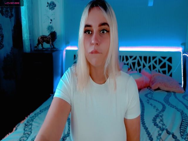 Live sex webcam photo for LindaRichXX #263554882