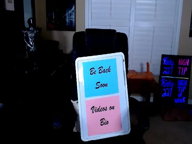 Live sex webcam photo for SummerKnightz #252713426